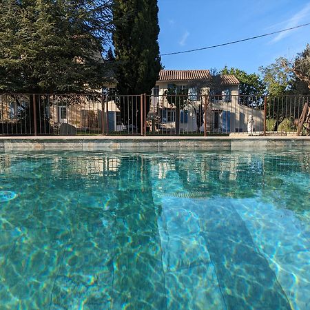 Mas De La Roule, 4 Studios, Piscine Chauffee, Studio Spa, Parc 2 Ha, Pont D'Avignon A Pied Exterior foto
