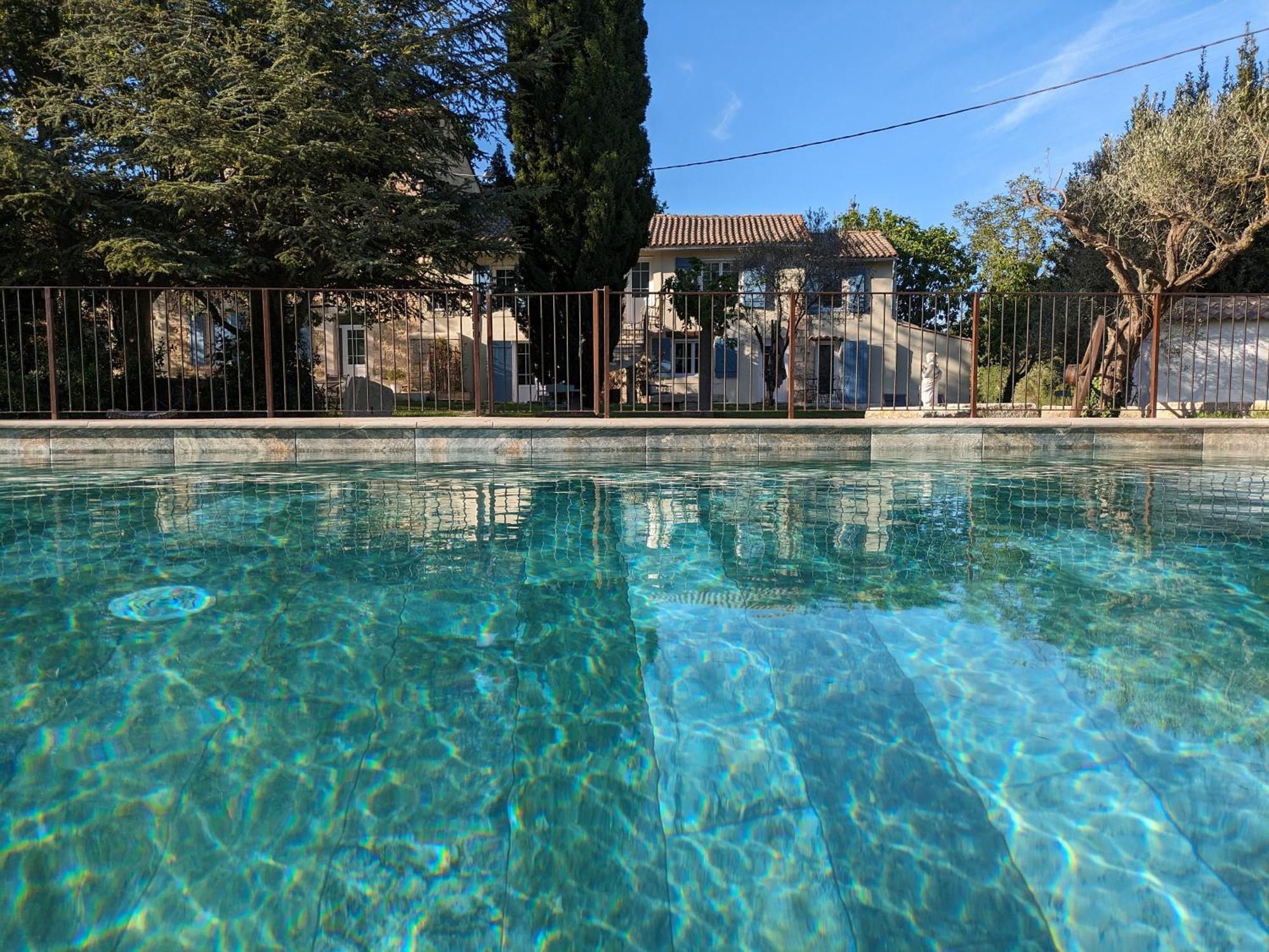 Mas De La Roule, 4 Studios, Piscine Chauffee, Studio Spa, Parc 2 Ha, Pont D'Avignon A Pied Exterior foto